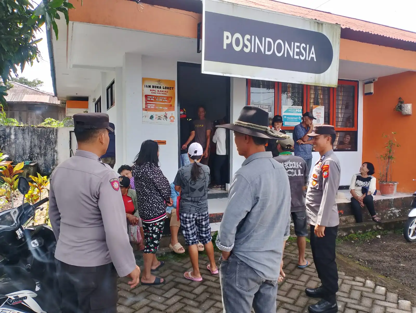 Cipkon dan KRYD Polsek Kakas Hadir Nyata, Patroli Hingga Pengamanan Kantor Pos Kakas Berjalan Kondusif
